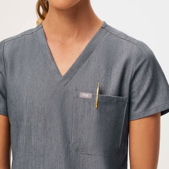 Figs Women’s Catarina One Pocket Scrub Top Graphite Gray size Small Core Color - Picture 5 of 11